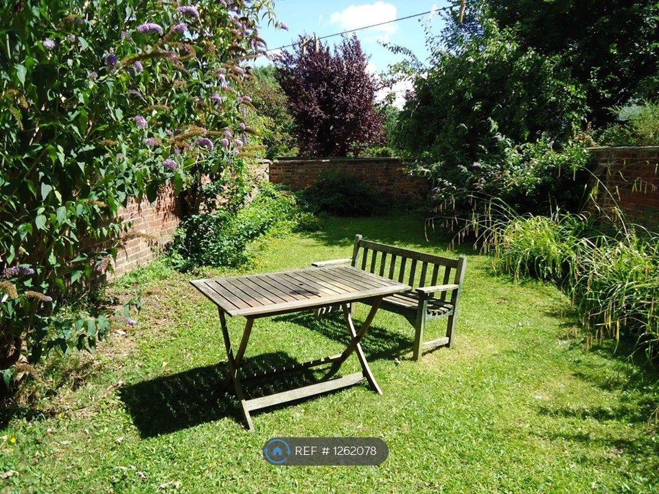 Property photo 2 of 14 Garden And Furniture
