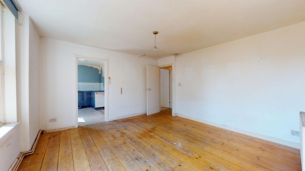 Property photo 3 of 11 Flat E, 11 Aubert Park, Highbury, London, N5 1Tl