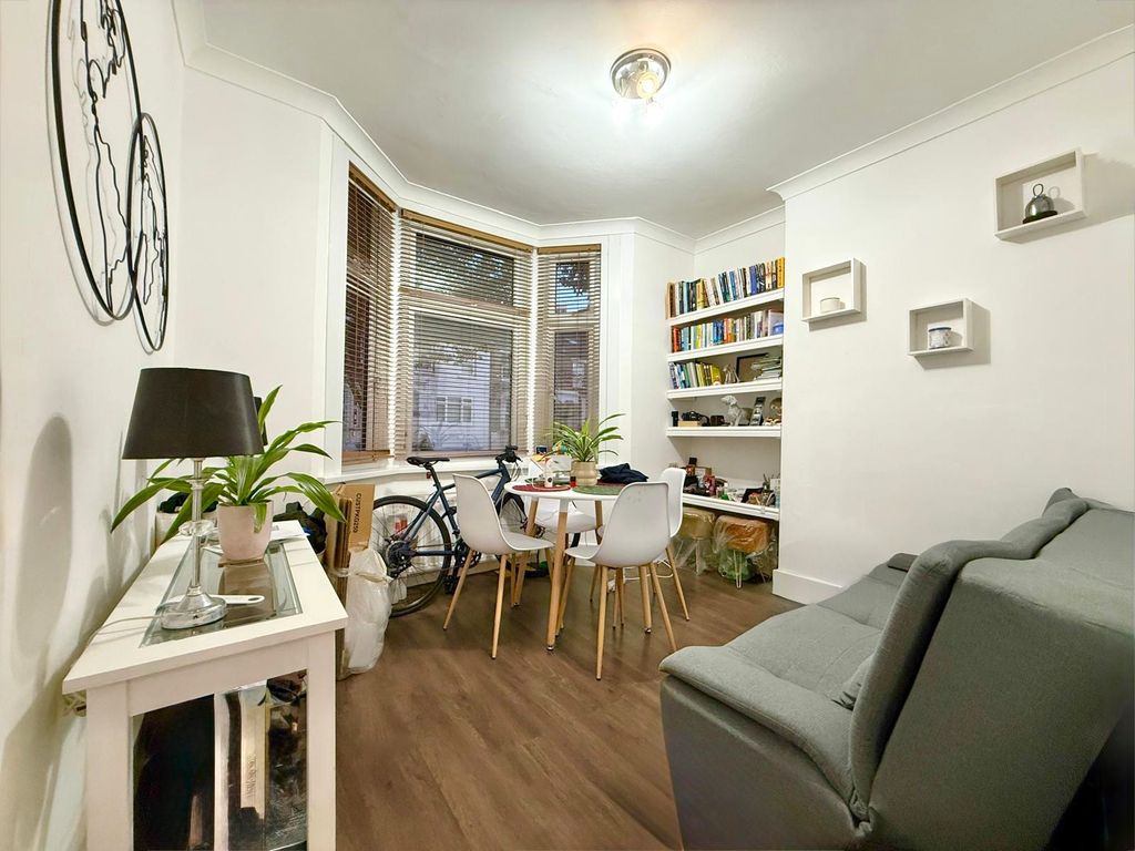 Property photo 2 of 6