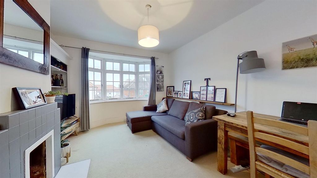 Property photo 1 of 11 Godley-Road-Earlsfield-Sw18-11152021_183249.Jpg