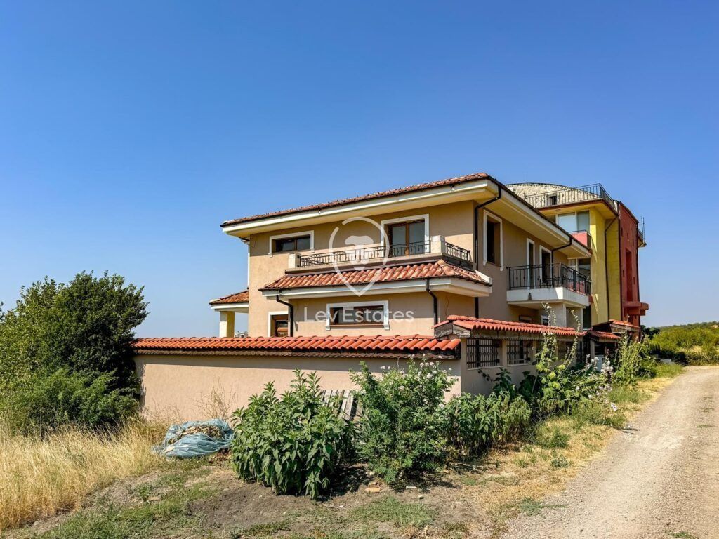 Property photo 3 of 16