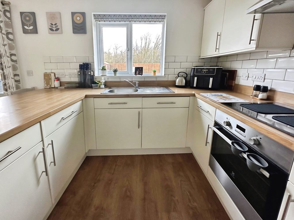 Property photo 3 of 17 Photo 8