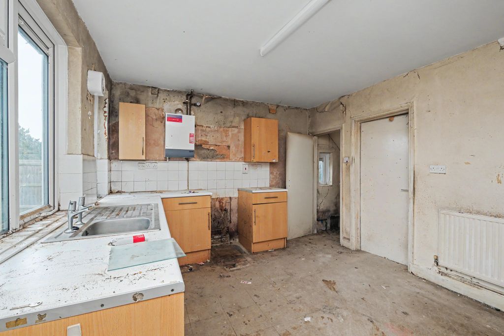 Property photo 3 of 19 87 Bradwell Road, Bradville, Milton Keynes, Mk13 7Ax