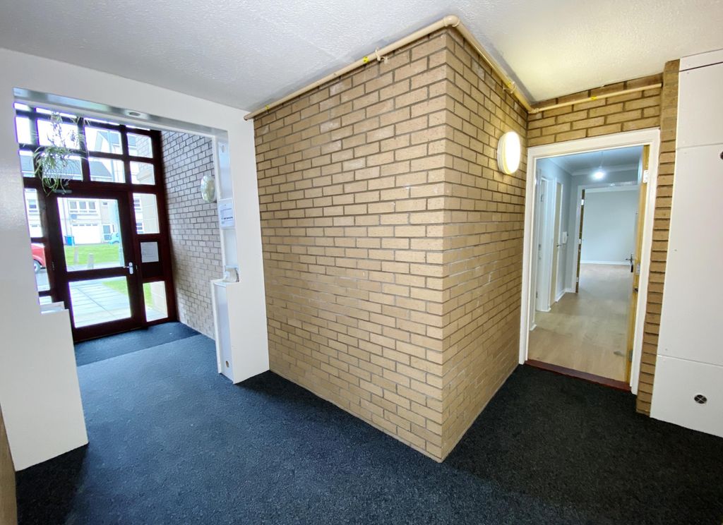 Property photo 3 of 35