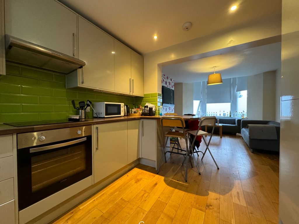 Property photo 2 of 15 Inspection 28 Llandough Street Cardiff (4)