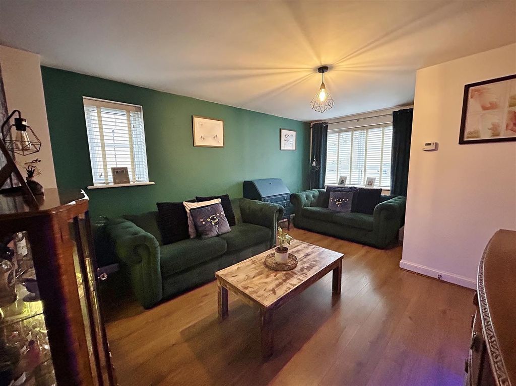 Property photo 2 of 21 Lounge