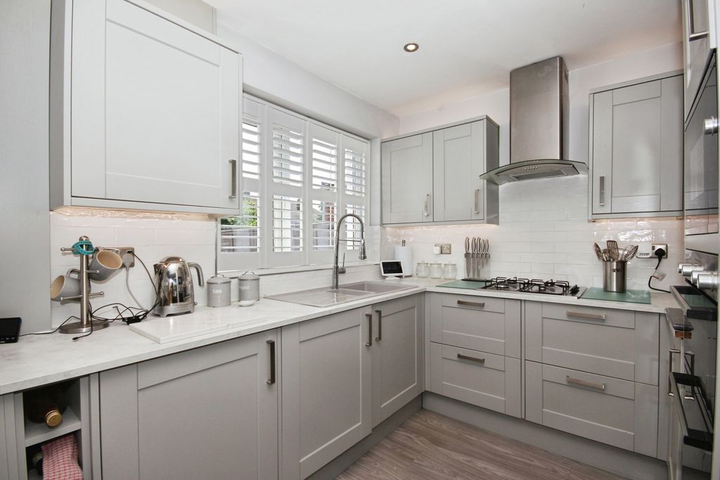 Property photo 2 of 14 Kitchen