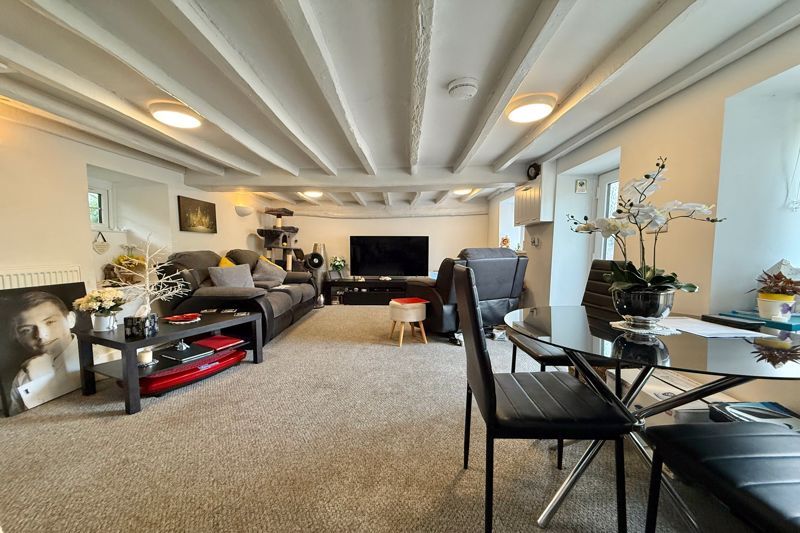 Property photo 2 of 16 19' Living Room