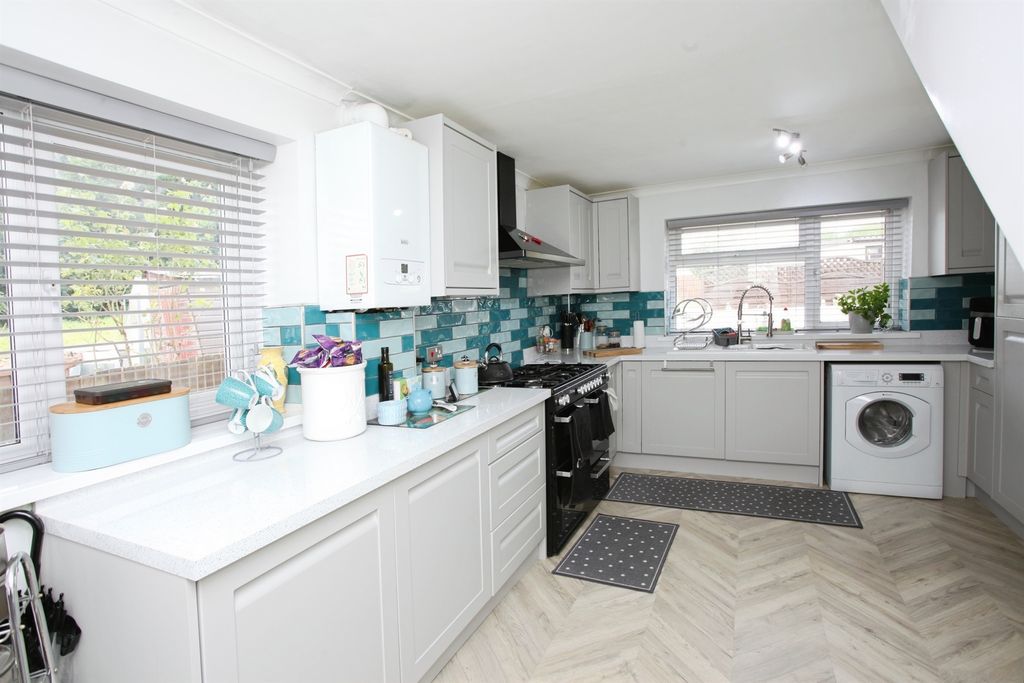 Property photo 2 of 20