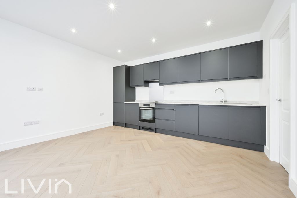 Property photo 1 of 10 4