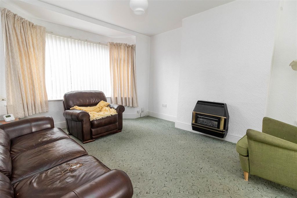 Property photo 2 of 13 Lounge