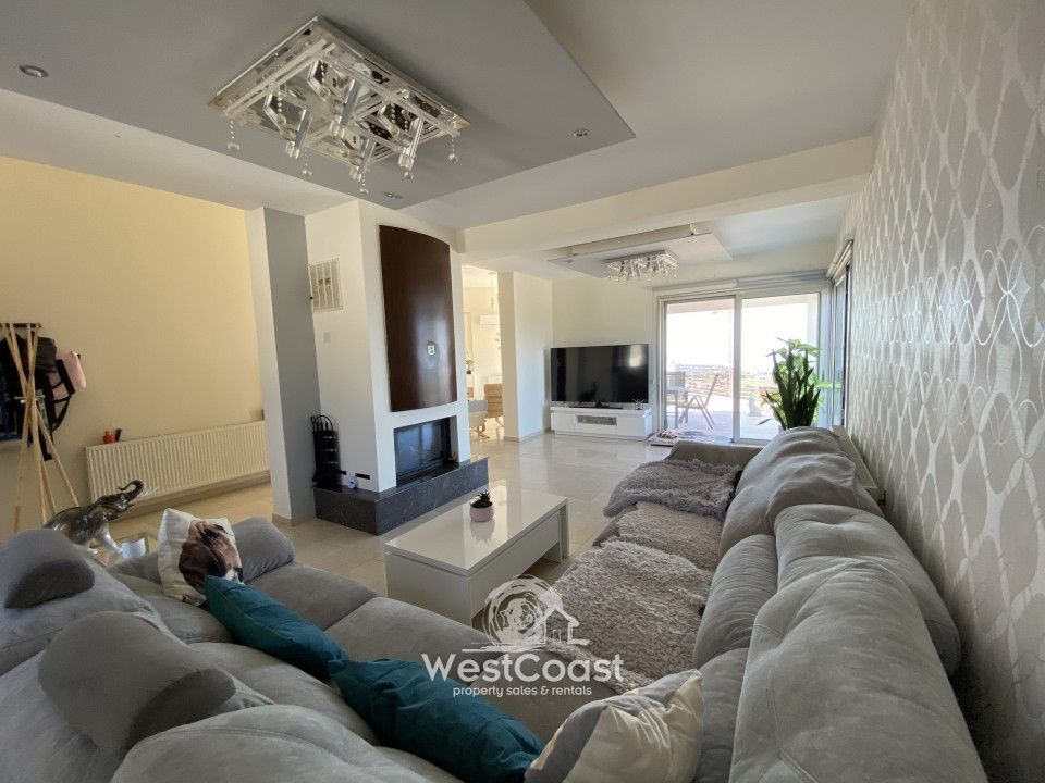 Property photo 2 of 42