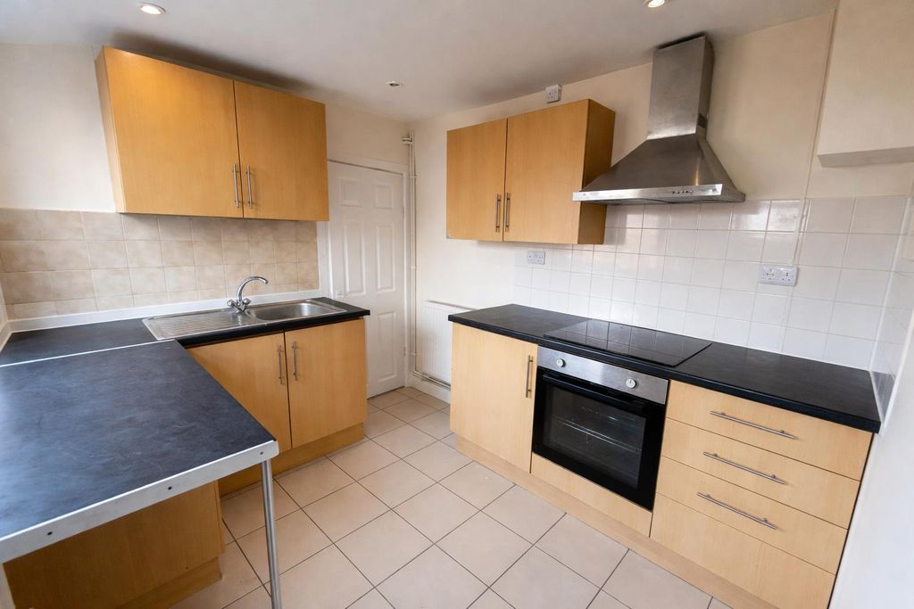 Property photo 2 of 8 Kitchen