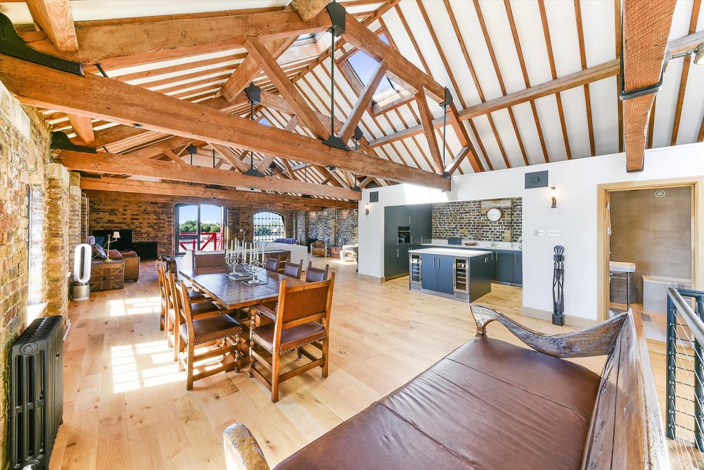 Property photo 1 of 16 Image