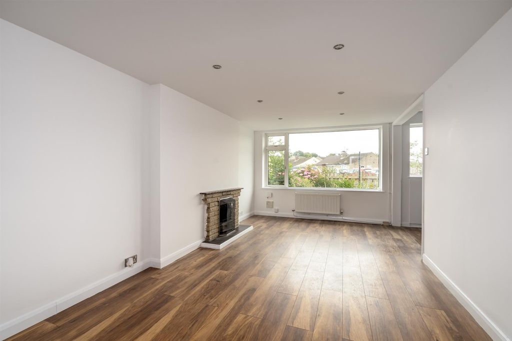 Property photo 3 of 15 Living / Dining Area