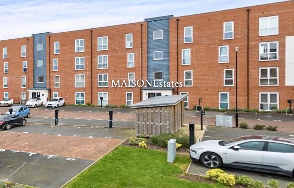 Property photo 1 of 13 Dennis Davison Place - Maison.Jpg