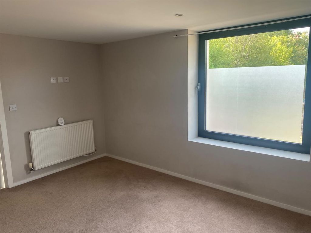 Property photo 3 of 9 Bedroom