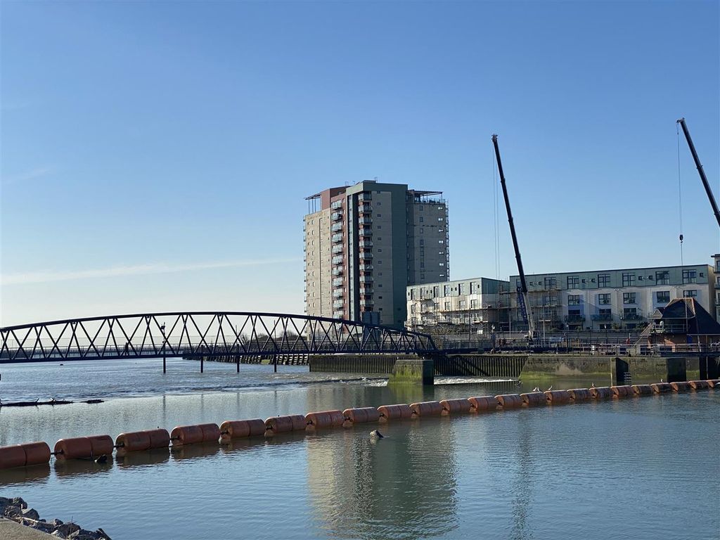Property photo 1 of 15 Aurora And Bridge.Jpg