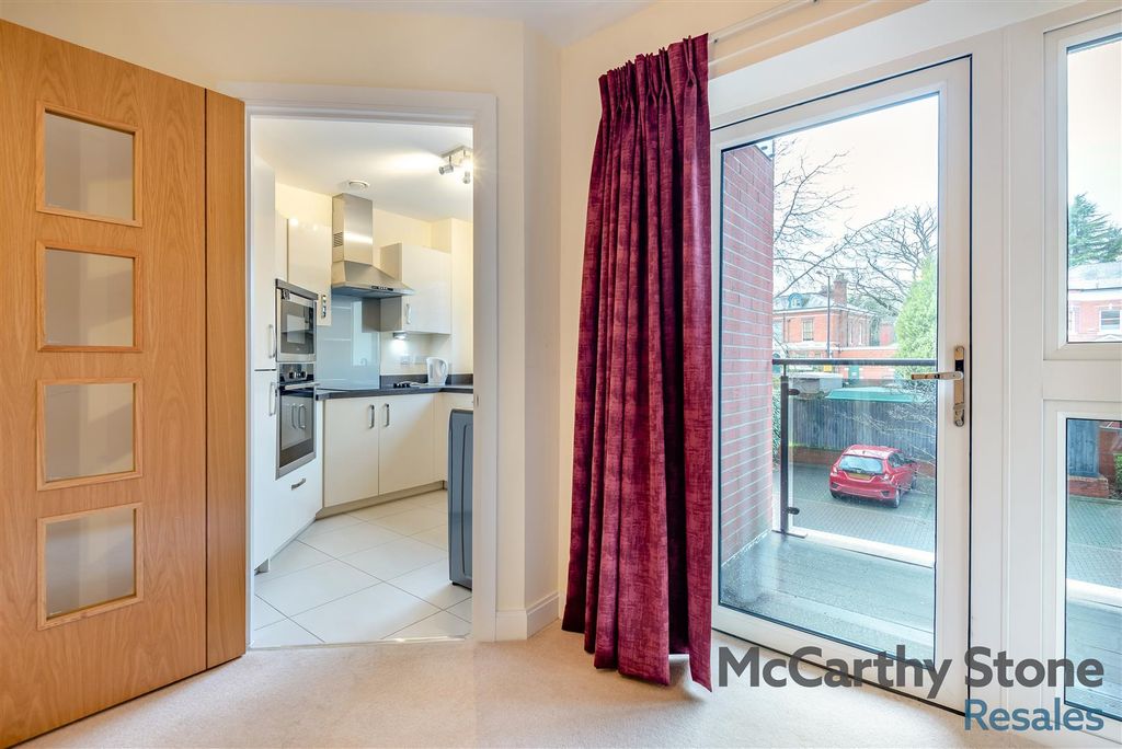 Property photo 3 of 23 8673628-Interior05.Jpg