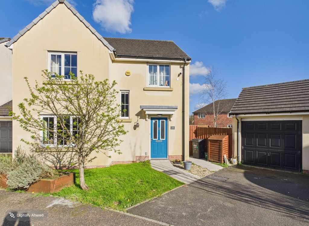 Property photo 1 of 16 Ewemove South Molton - 42 Beech Grove