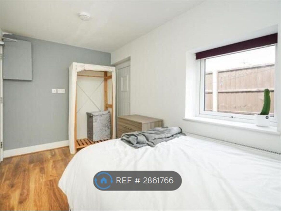 Property photo 3 of 18 Room2