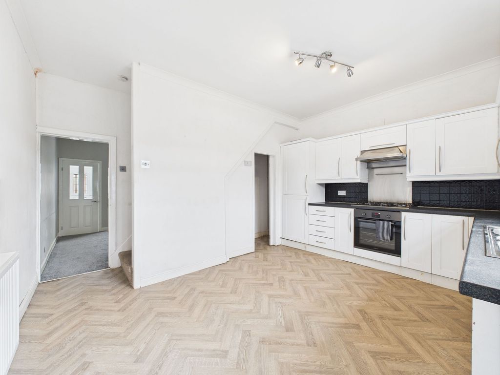 Property photo 3 of 15 Kitchen