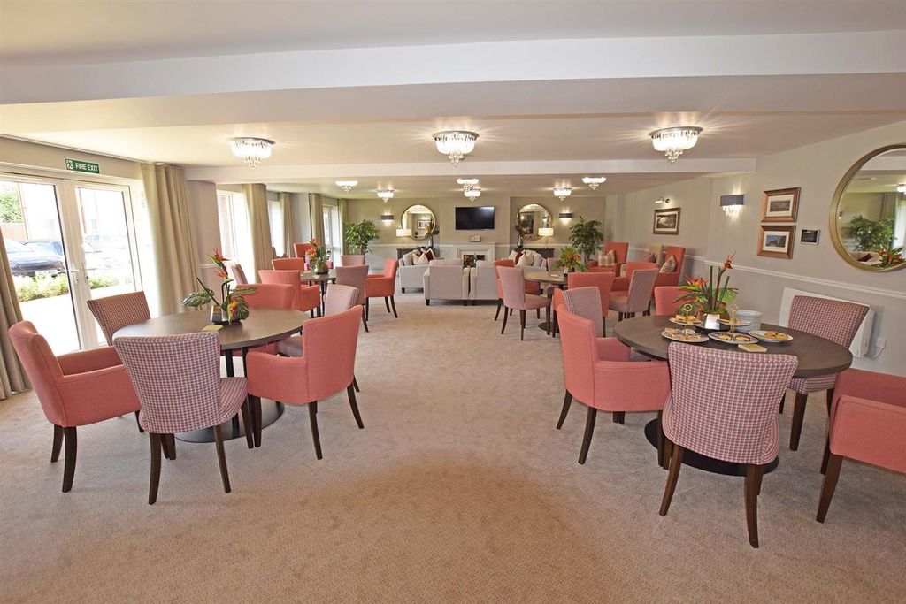 Property photo 2 of 17 Residents Lounge