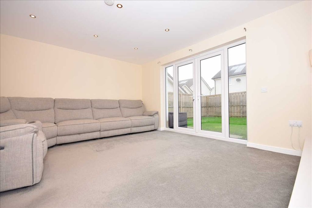 Property photo 2 of 15 Lounge