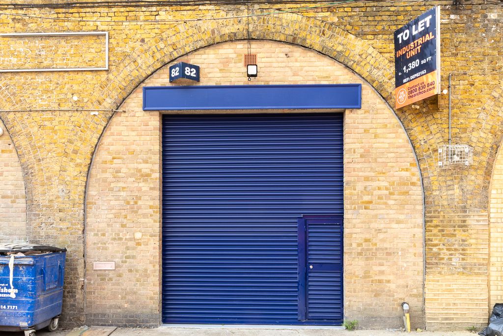 Property photo 1 of 5 The Front Of An Arch.