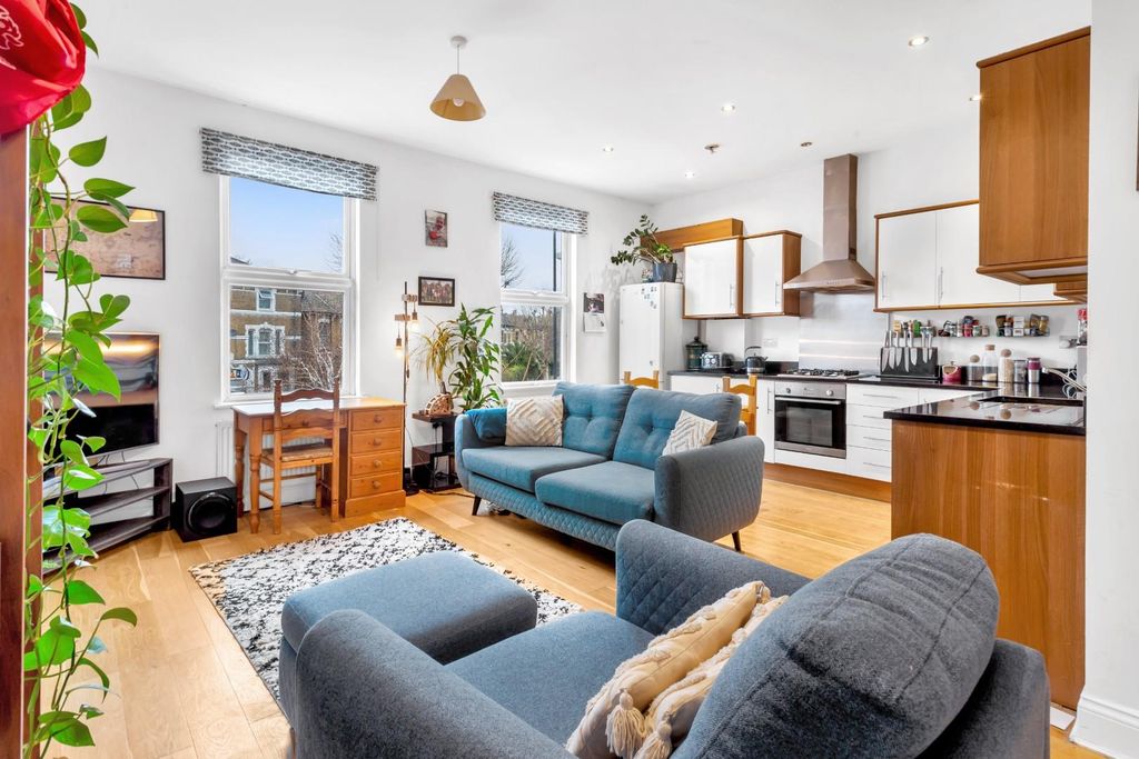 Property photo 2 of 13 Kitchen/Reception