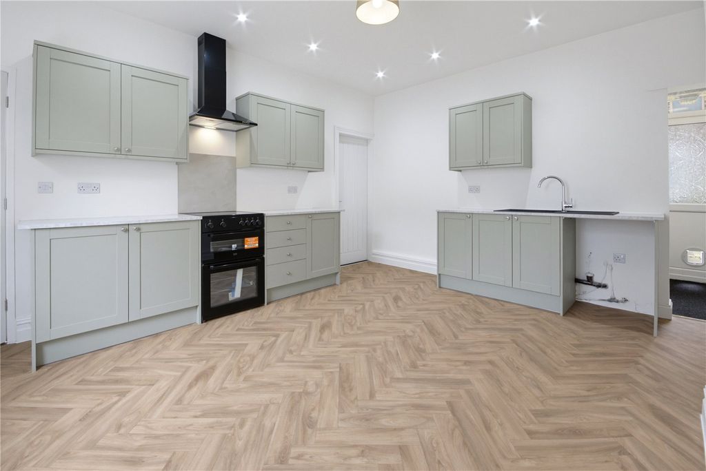 Property photo 3 of 24 Dining Kitchen