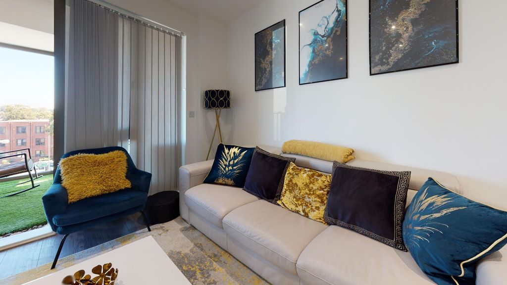 Property photo 3 of 10 Living Room