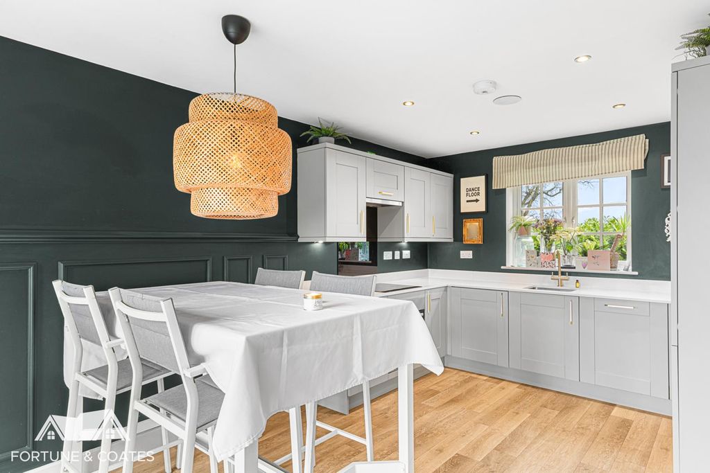 Property photo 3 of 26 Stonehallgrove_17.Jpg