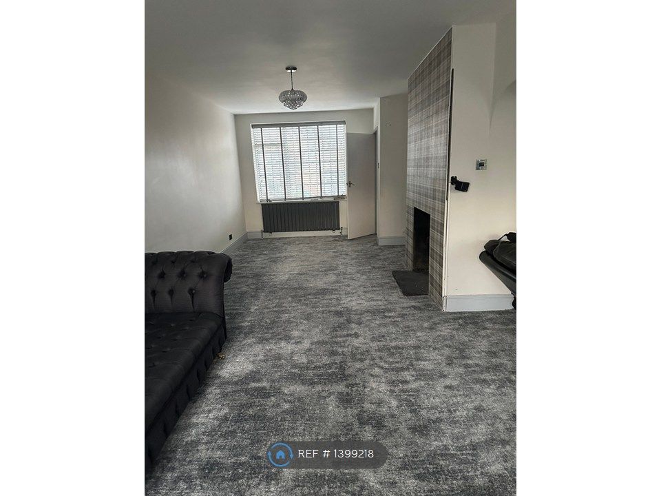 Property photo 2 of 33