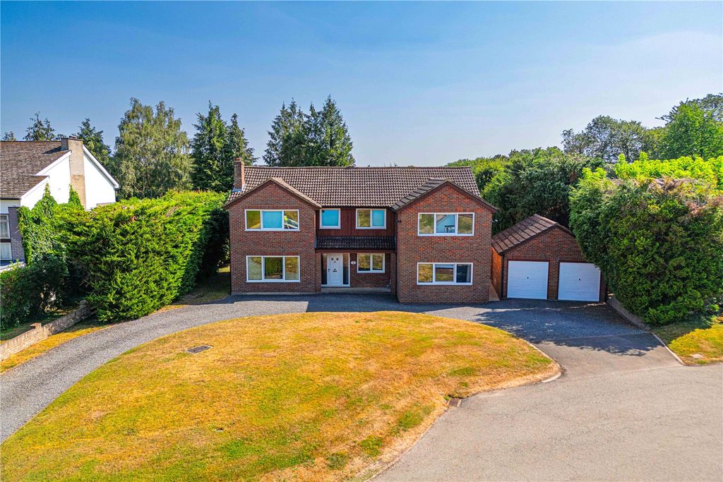6 bed detached house for saleLinsey Close, Longdean Park, Hemel Hempstead, Hertfordshire HP3