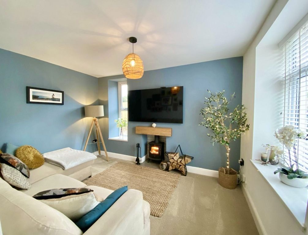 Property photo 3 of 40 Lounge