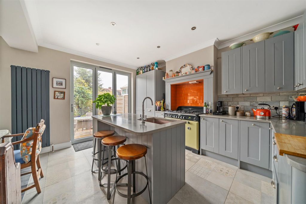 Property photo 2 of 16 Monkleigh Road