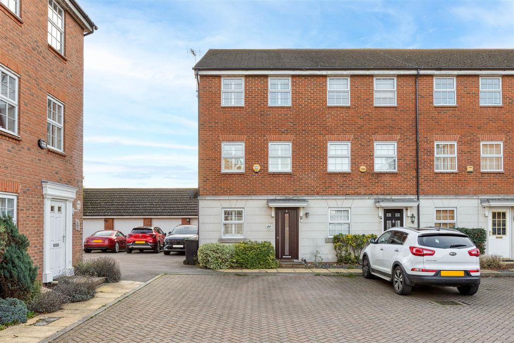 Property photo 1 of 25 Front Aspect