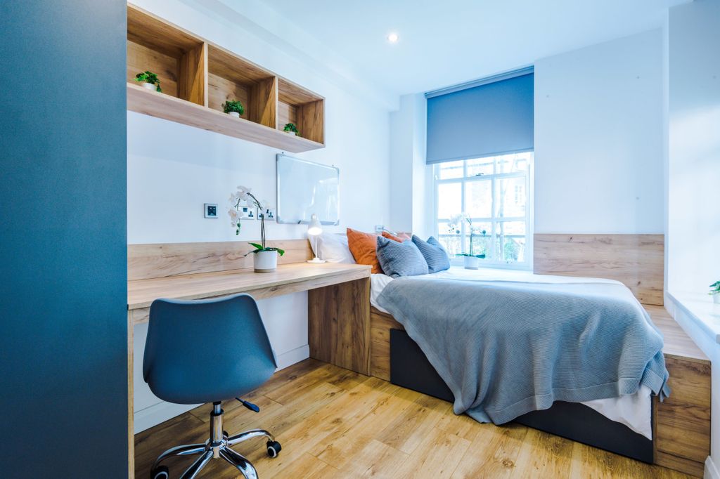 Property photo 2 of 42 Jesmond View, Block A, Flat 4, Bedroom 10