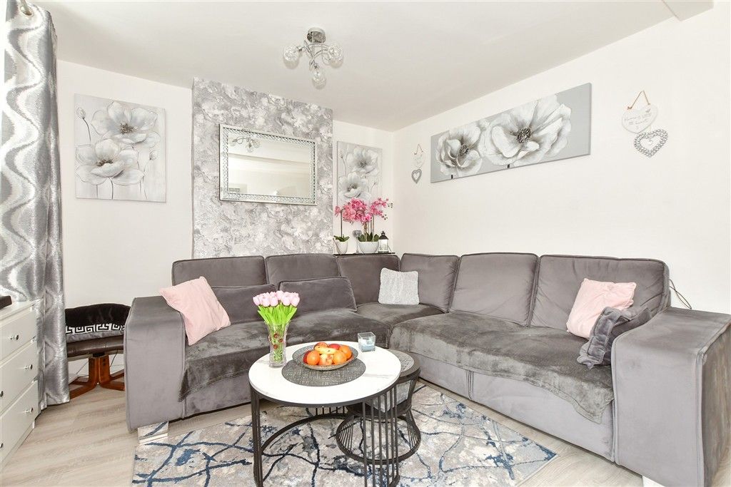 Property photo 1 of 9 Lounge