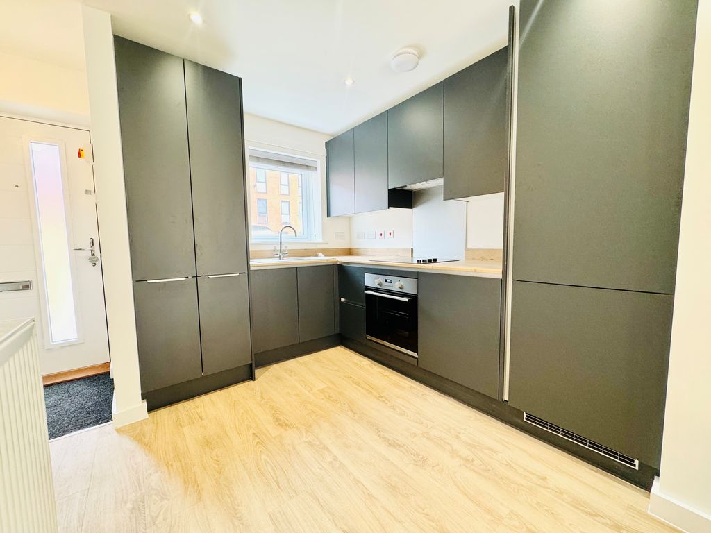 Property photo 2 of 7 Kitchen