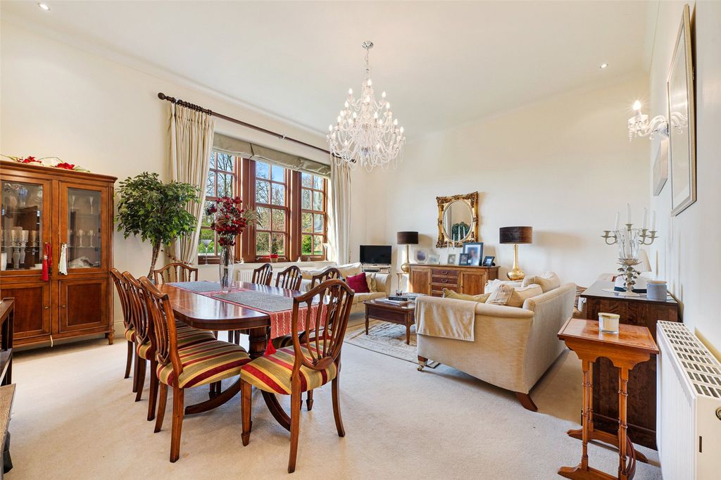 Property photo 2 of 39 Lounge