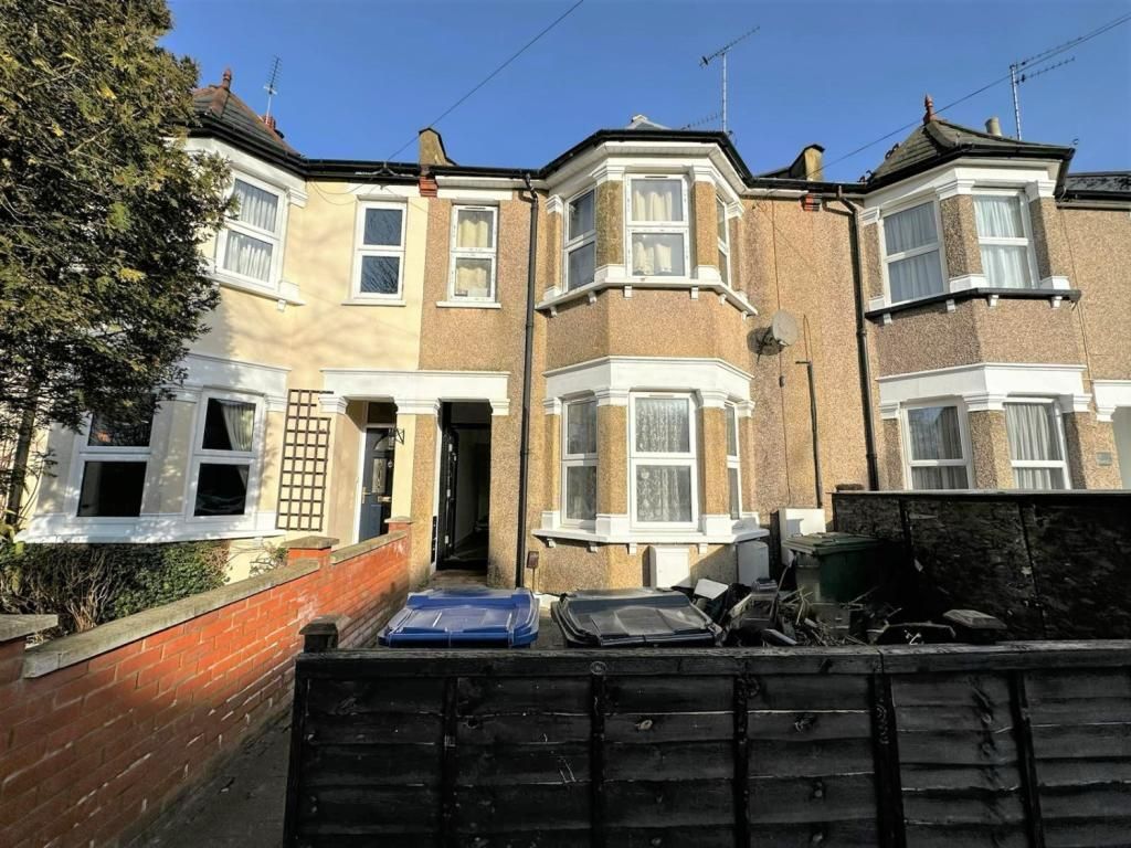 Property photo 1 of 11 2 Bed Maisonette To Rent Hindes Road, Harrow Ha1