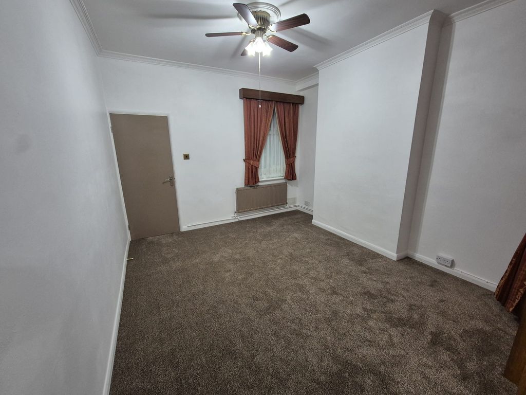 Property photo 3 of 7 Dining Room