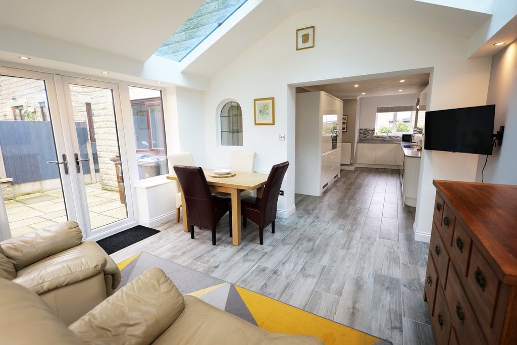 Property photo 2 of 36