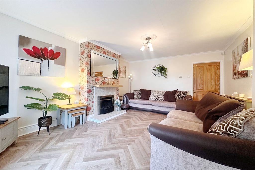 Property photo 2 of 15 Lounge