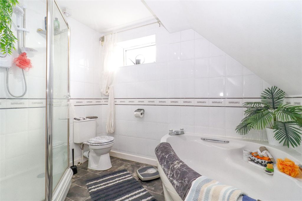 Property photo 2 of 14 Bathroom