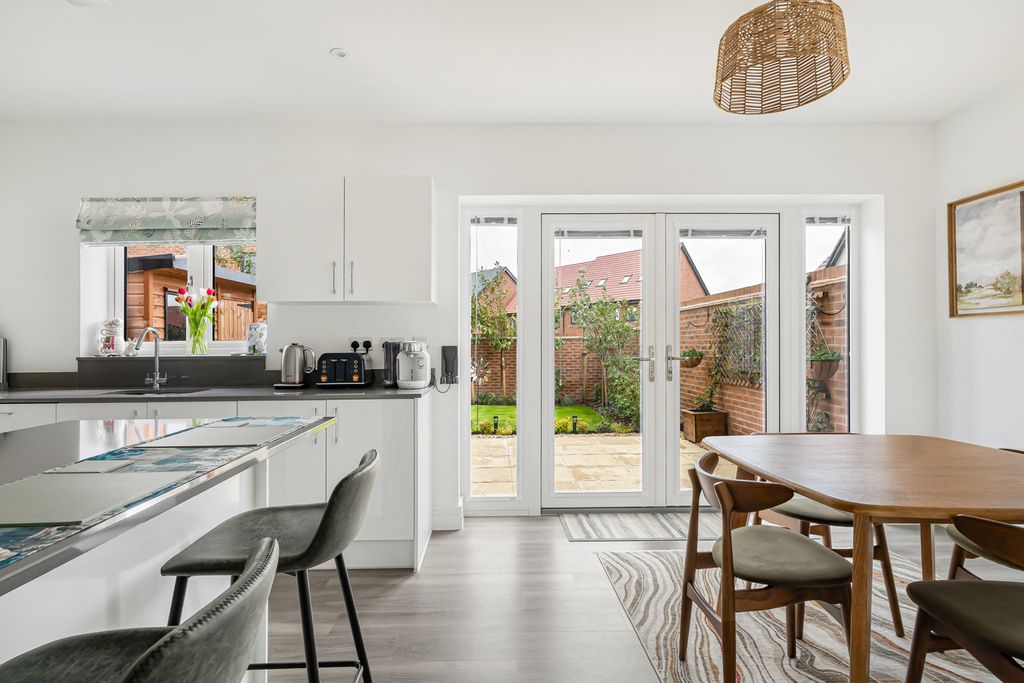 Property photo 3 of 19 Kitchen / Diner
