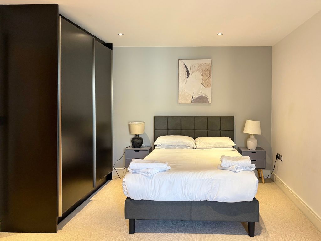 Property photo 3 of 16 Bedroom