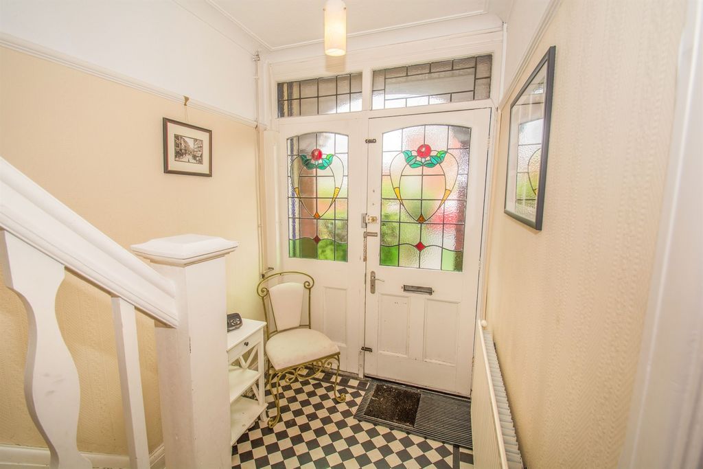 Property photo 2 of 27